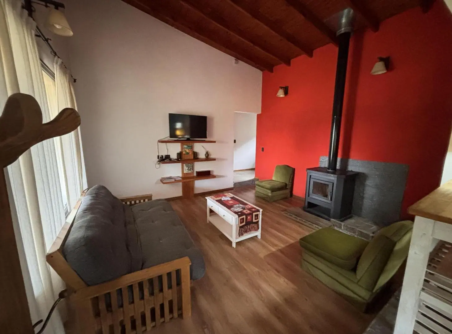 Casa 2 dormitorios y 140m2 totales  Barrio La Ensenada 4