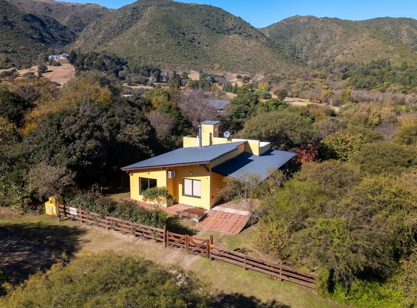 Casa 2 dormitorios y 140m2 totales  Barrio La Ensenada 2