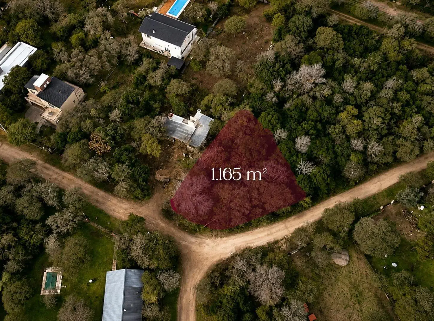 Lote en esquina de 1165 m2  Servicios en puerta 2