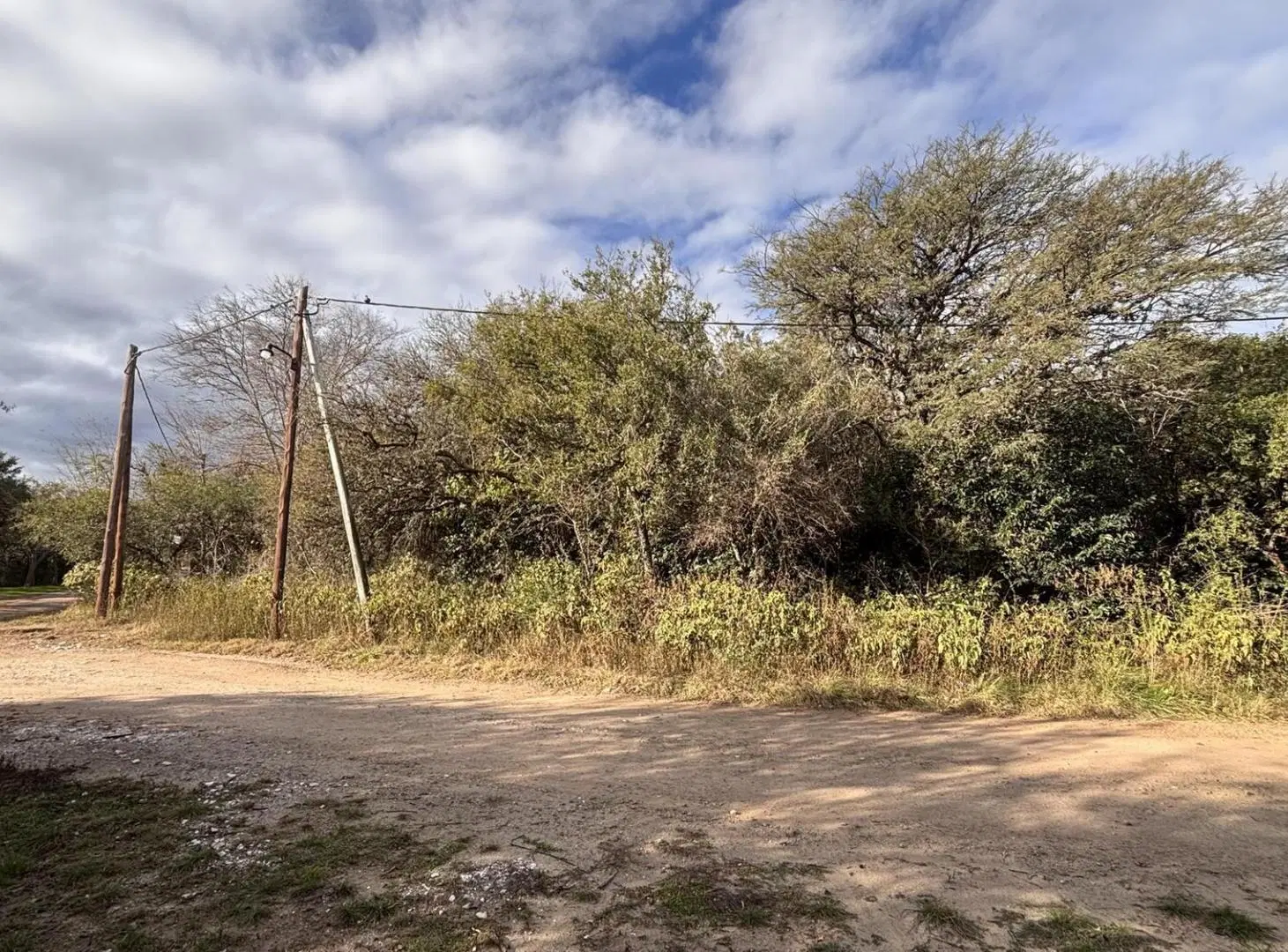 Lote en esquina de 1165 m2  Servicios en puerta 5