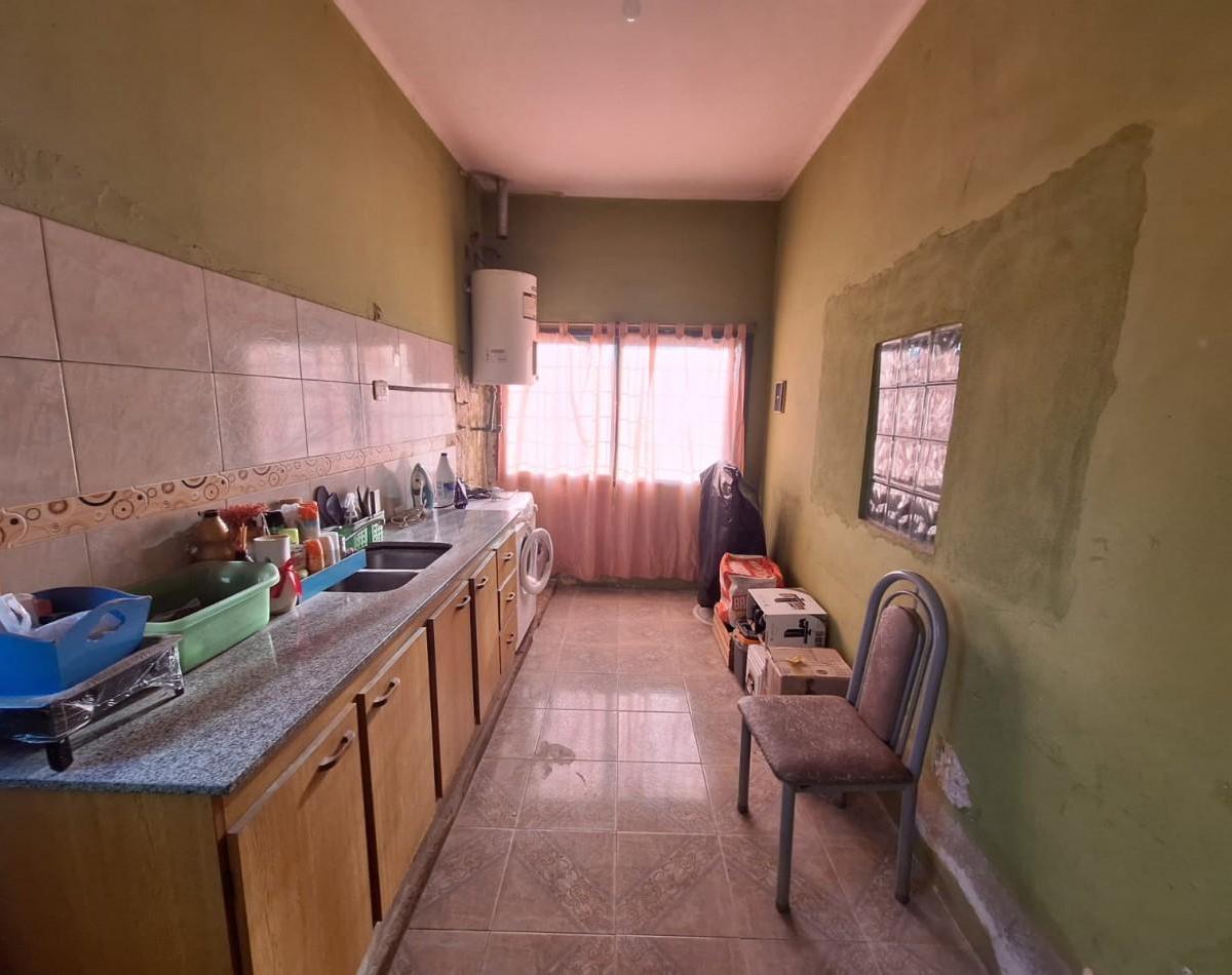 Chalet 4 Ambientes con Pileta 3