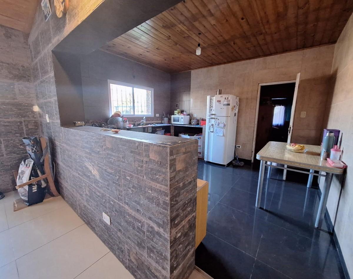 Chalet 4 Ambientes con Pileta 2