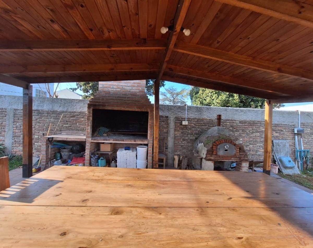 Chalet 4 Ambientes con Pileta 5
