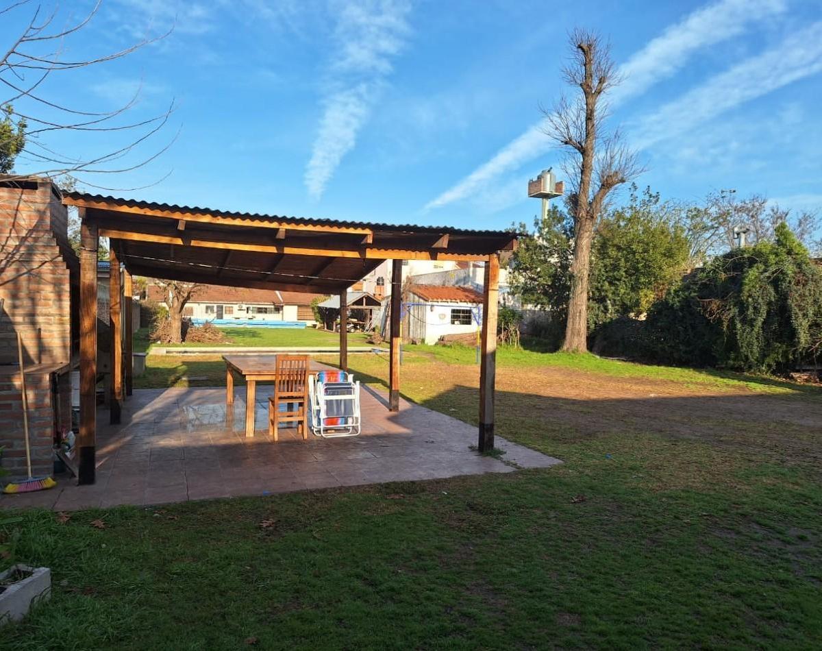 Chalet 4 Ambientes con Pileta 5