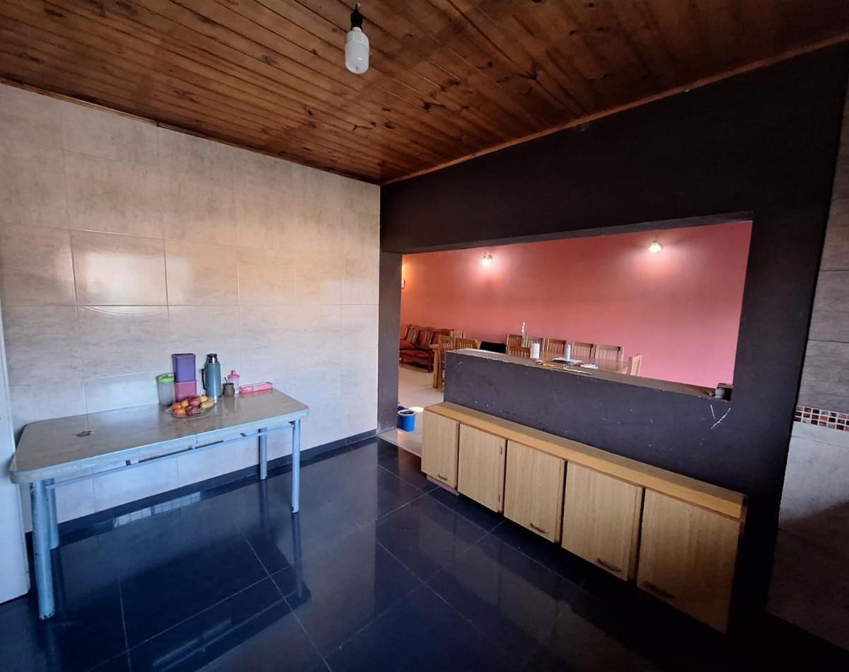 Chalet 4 Ambientes con Pileta 4