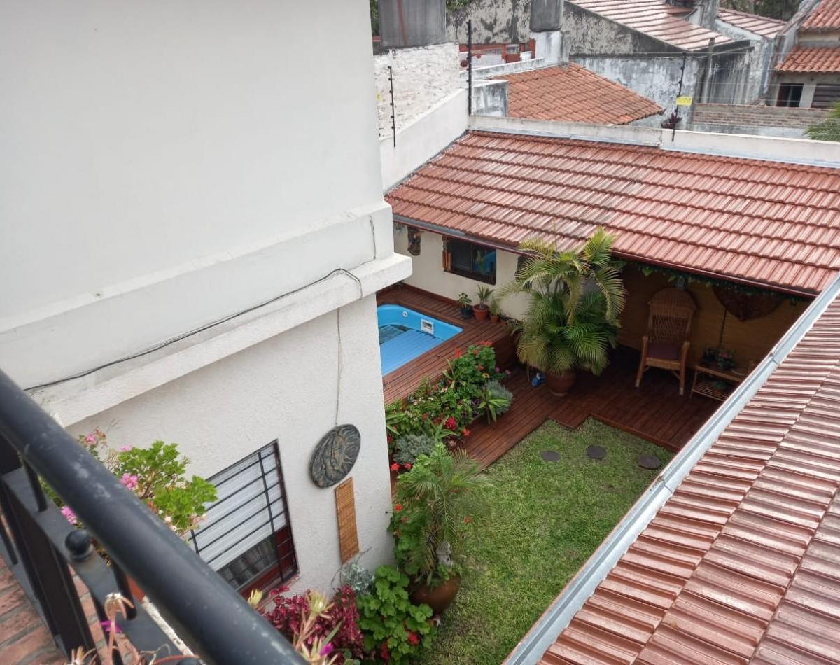 Chalet 8 Ambientes, con Jardin y Cochera 1