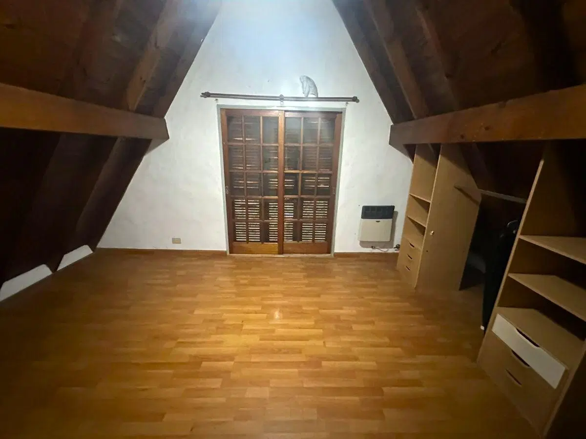 ¡Casa de Ensueño de 4 Ambientes con Pileta y Dependencia en Boulogne Sur Mer! 5