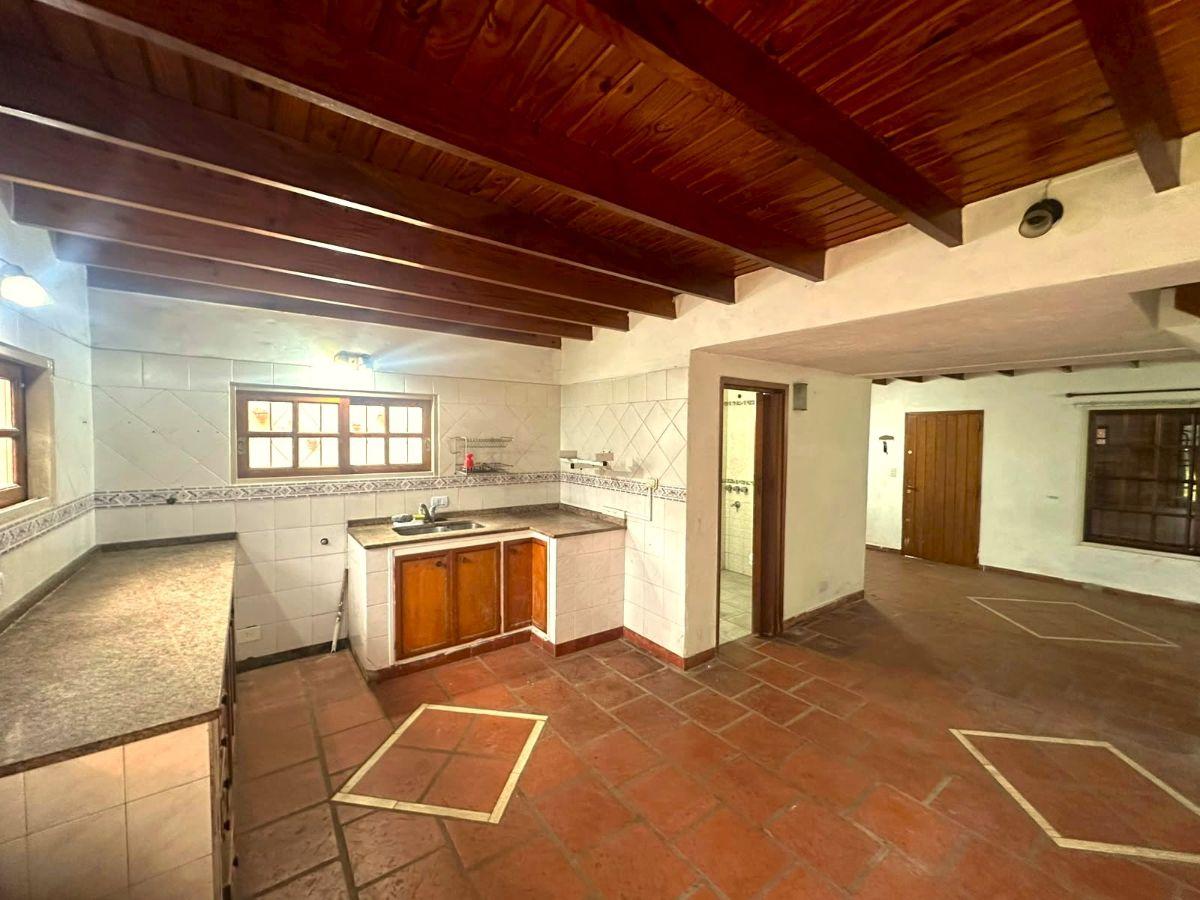 Foto de ¡Casa de Ensueño de 4 Ambientes con Pileta y Dependencia en Boulogne, imagen 2