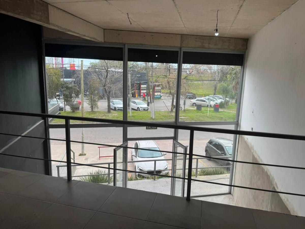 Foto de Oportunidad Única: Excelente Local Comercial En Punto Neurálgico De, imagen 2