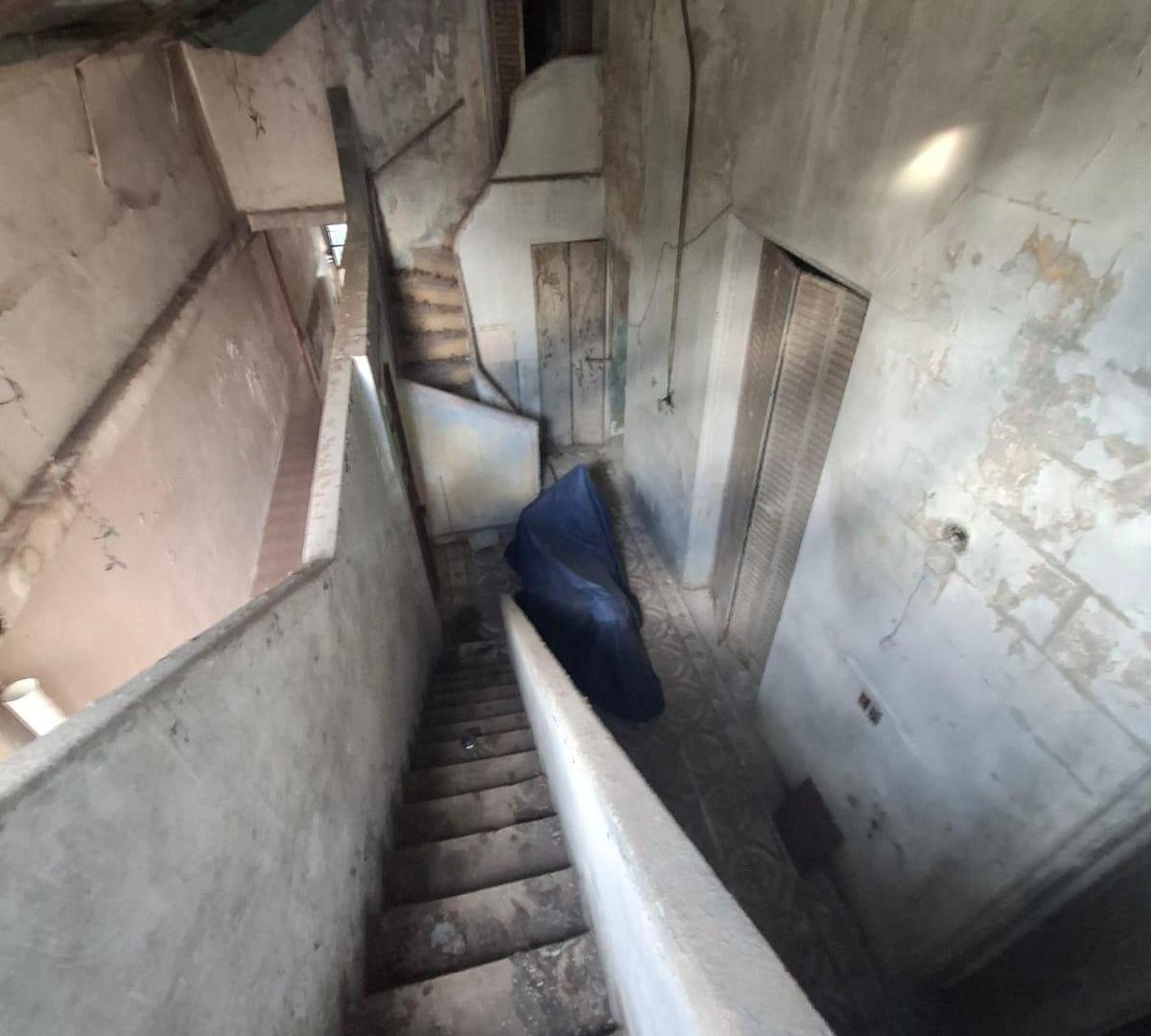Foto de ¡EXCELENTE OPORTUNIDAD DE INVERSIÓN! Gran PH a reciclar de 7 ambientes, imagen 4