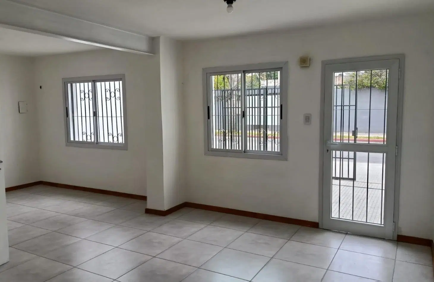 LOCAL / OFICINAS EN ALQUILER 2