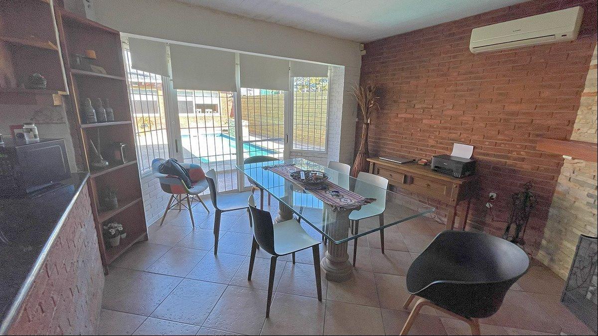 Foto de Casa en venta de 4 dormitorios en playa mansa con piscina, barbacoa y, imagen 5
