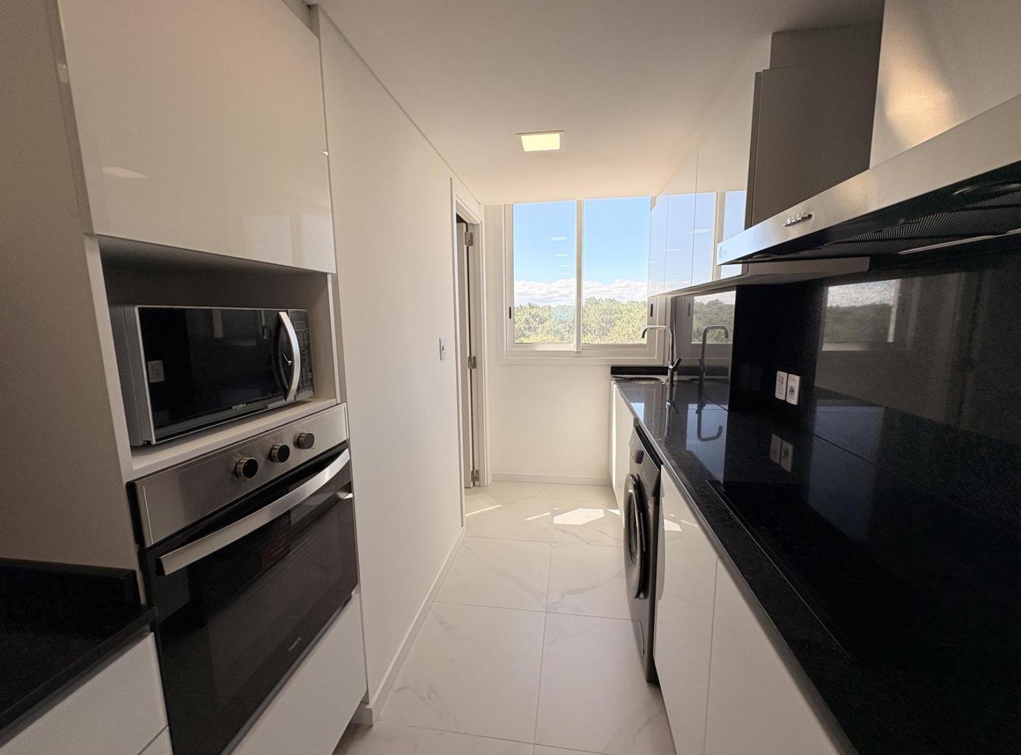 Foto de Venta Apartamento 3 Dormitorios, Servicio y Amenities en Playa Mansa, imagen 5