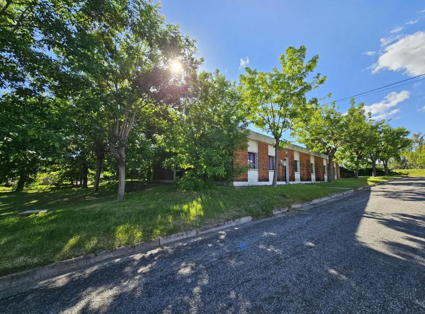 Venta de Terreno en Colonia del Sacramento 1.385mts con 292 mts2 Edificados 3