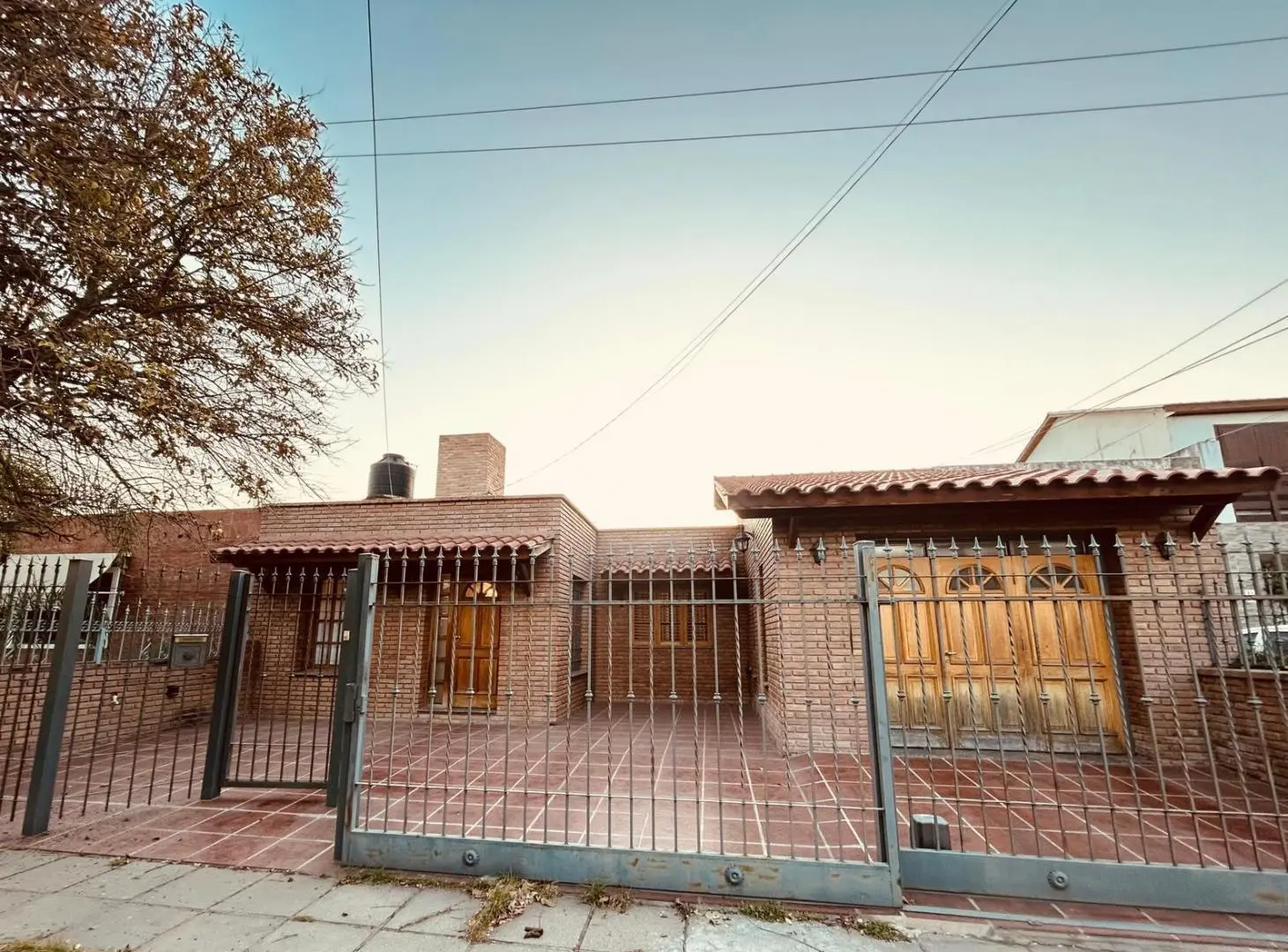 Hermosa Casa mas Dpto independiente en Barrio Lomas del Chateau 2