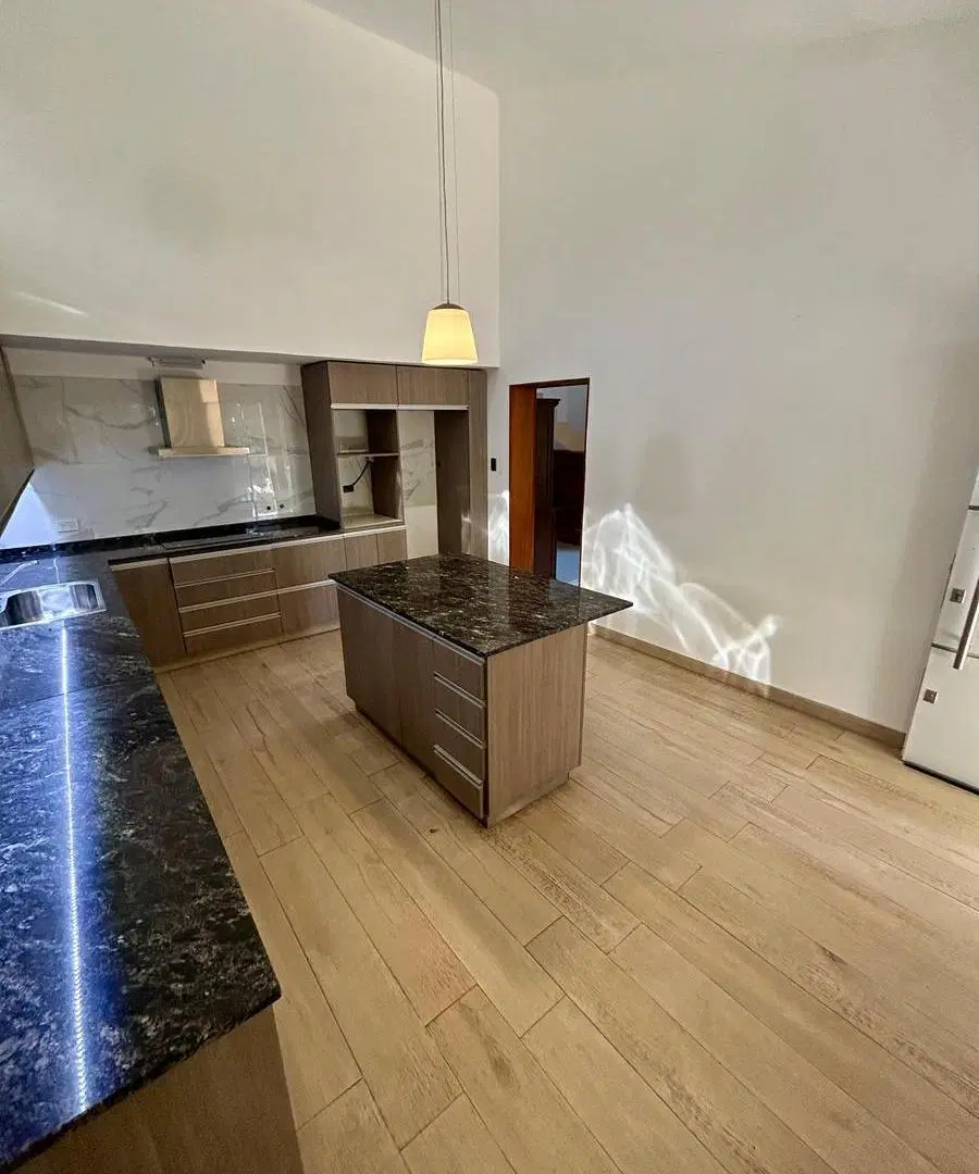 Hermosa Casa de 3 dormitorios en Cerro Norte 5