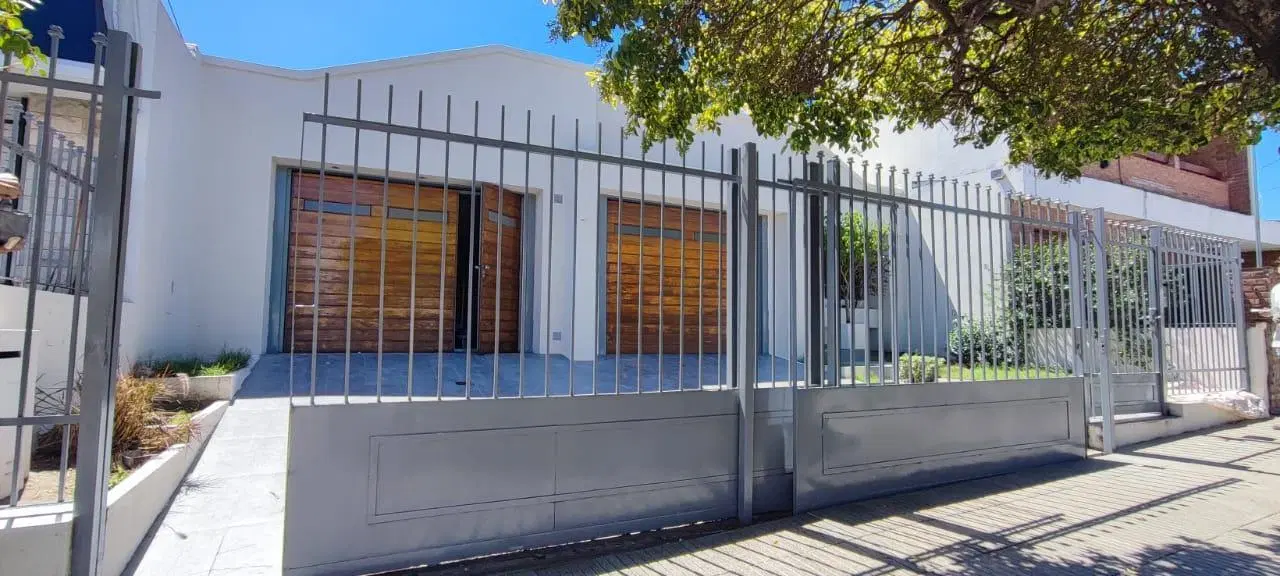 Casa de 3 Dormitorios en B° Lomas de San Martin 2