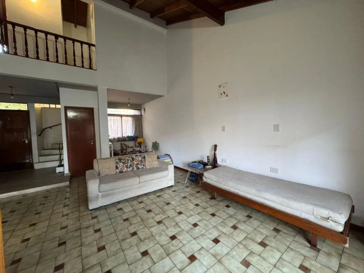 CASA EN VENTA: 42 E/ 13 Y 14 4