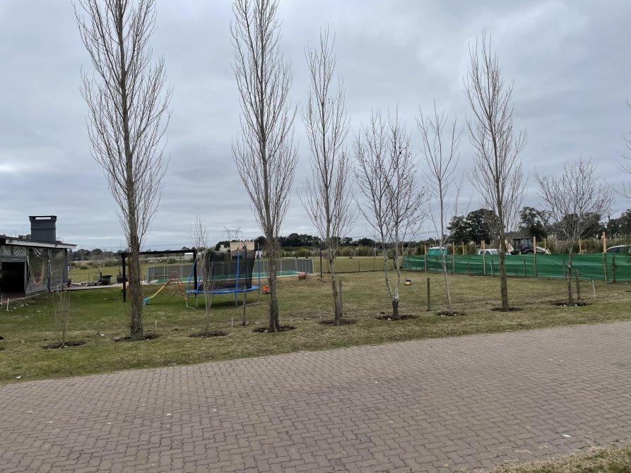 Lote en venta con PILETA - Barrio Lomas de Petion