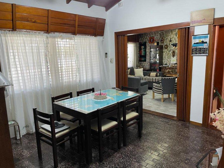 APTO CREDITO - HERMOSA CASA 3 AMBIENTES - VENTA