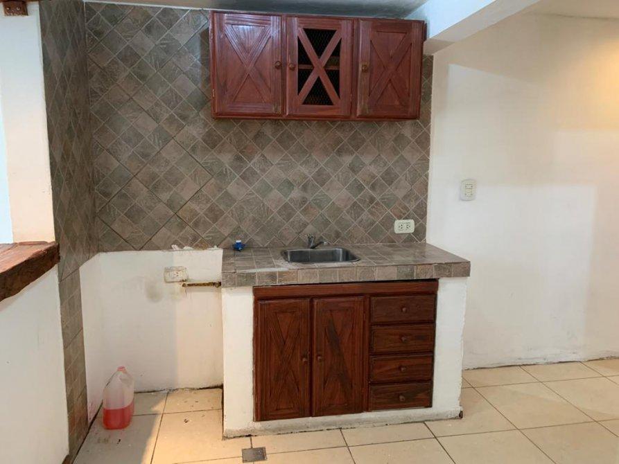 6 Departamentos de 2 y 3 Ambientes y 1 Casa en Dos Plantas en Luis Guillon 1