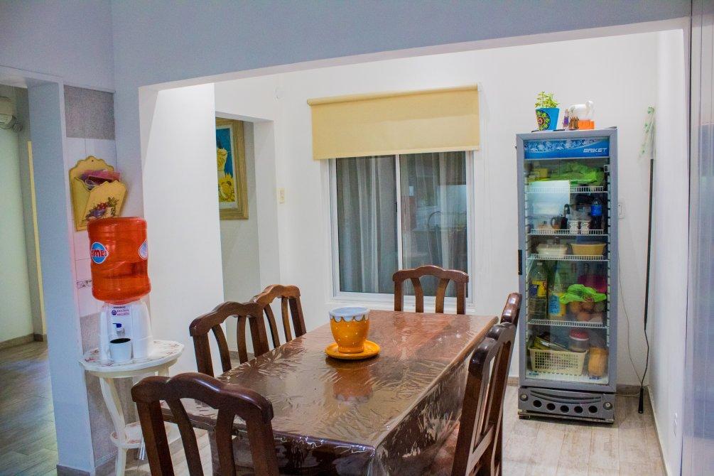 Foto de EXCELENTE CASA CON DEPARTAMENTO y 3 cocheras en el CENTRO DE LUIS, imagen 2