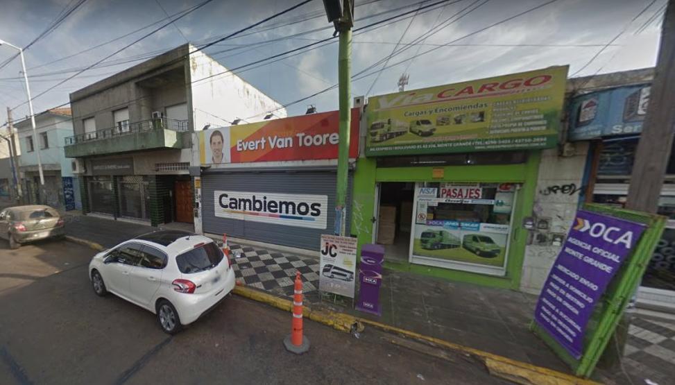 2 LOCALES con galpón en pleno BOULEVARD BUENOS AIRES