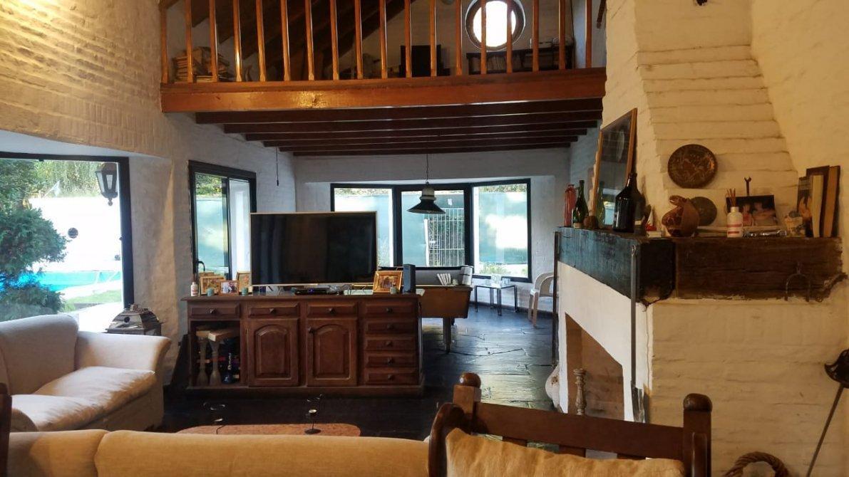 Casa en Club de Campo Los Rosales, Canning