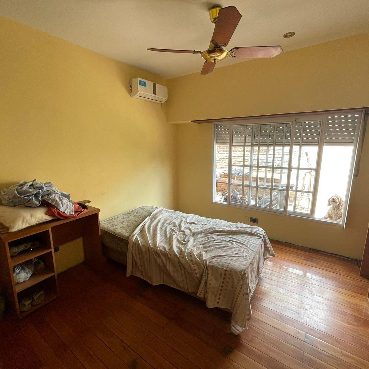 Foto de CASA 4 AMBIENTES EN VENTA - LUIS GUILLON, imagen 2