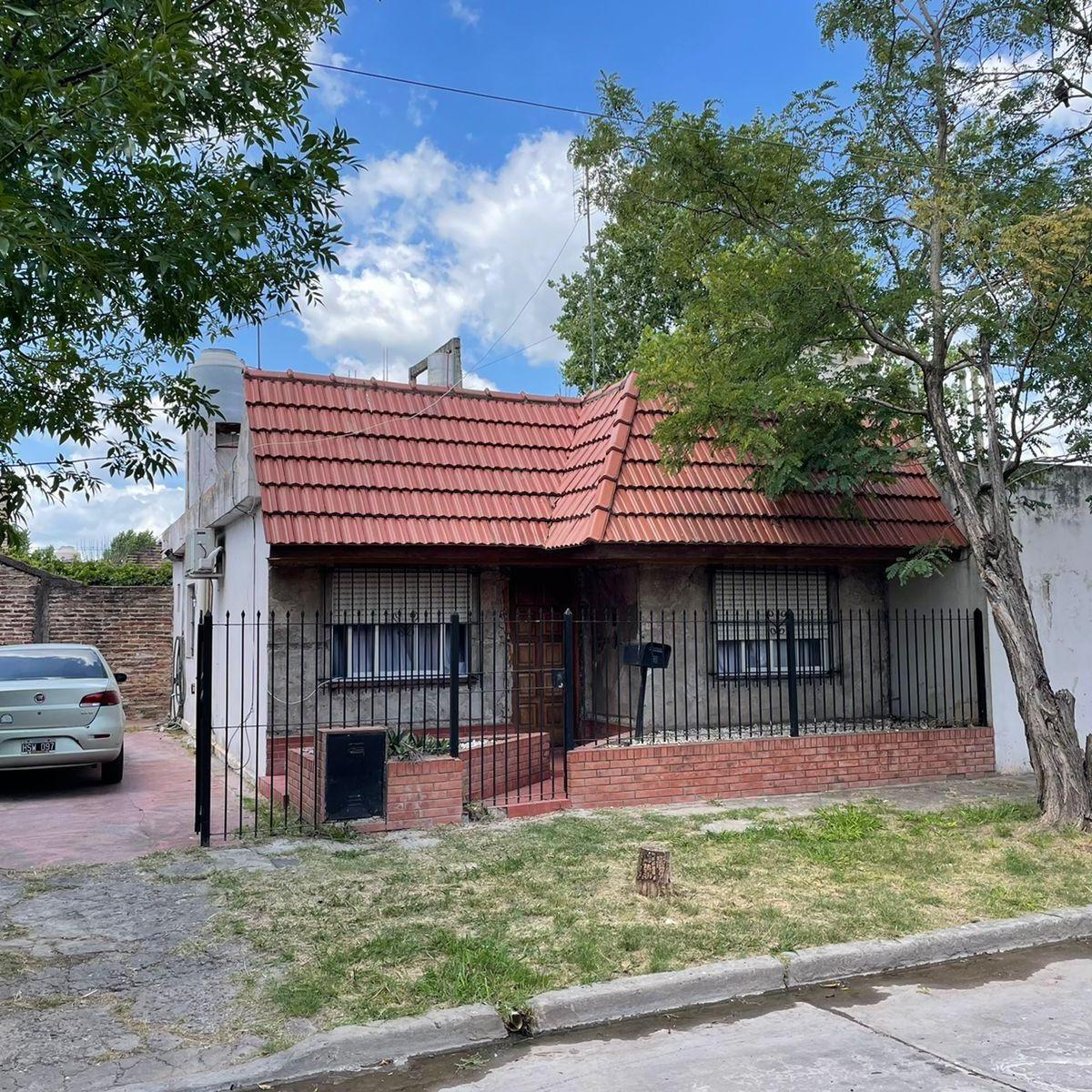 CASA 4 AMBIENTES EN VENTA - LUIS GUILLON
