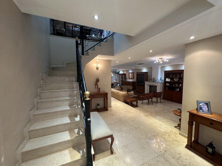 Casa de Categoria en Venta. Luis Guillon 5