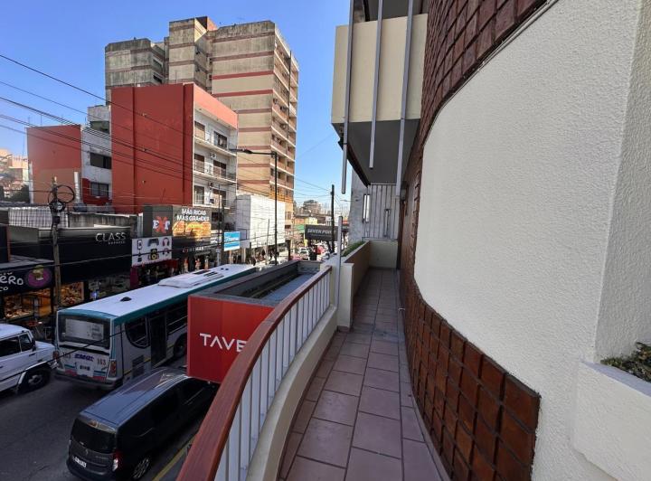 Amplio Departamento Tipo Duplex en Pleno Centro de Monte Grande 4