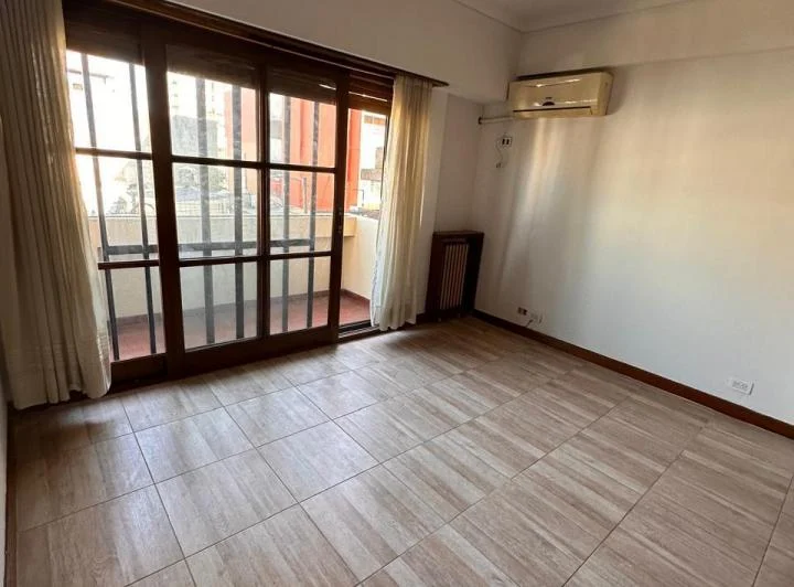 Amplio Departamento Tipo Duplex en Pleno Centro de Monte Grande 5