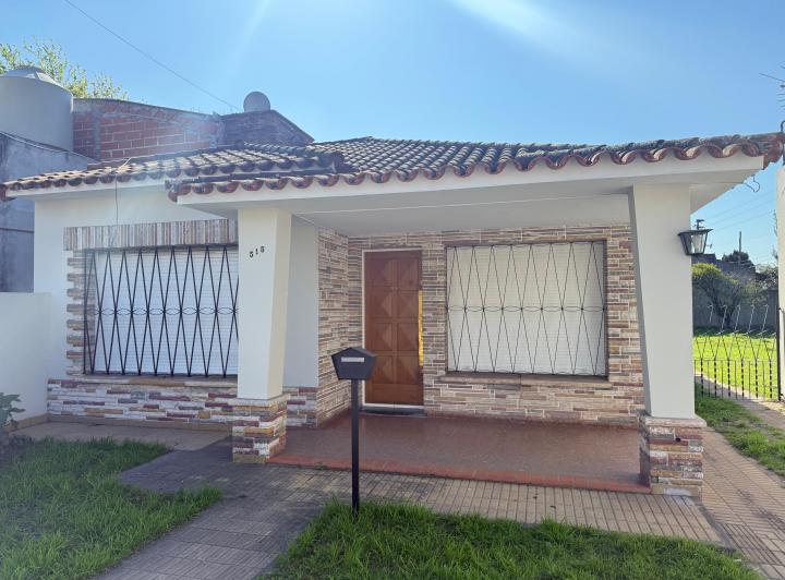 Casa de 2 Dormitorios en Alquiler en Monte Grande 1