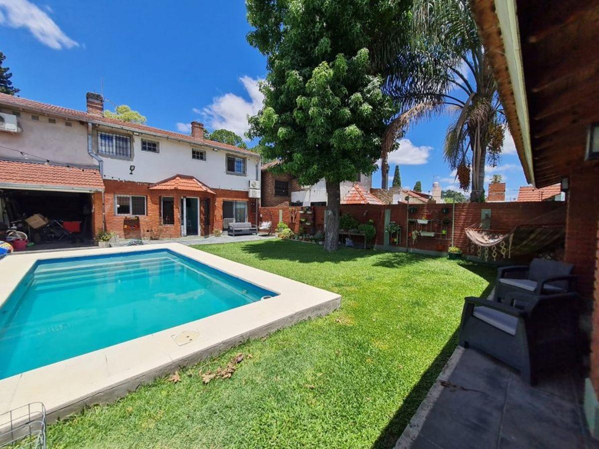 Foto de CASA 3 DORMITORIOS CON PILETA Y QUINCHO EN MONTE GRANDE, imagen 2