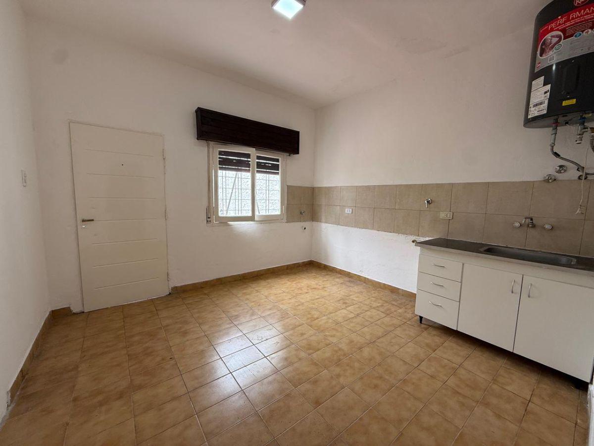 Foto de Departamento 2 ambientes con patio compartido - Alquiler Monte Grande, imagen 1