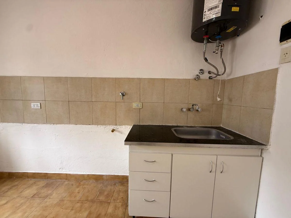 Foto de Departamento 2 ambientes con patio compartido - Alquiler Monte Grande, imagen 3