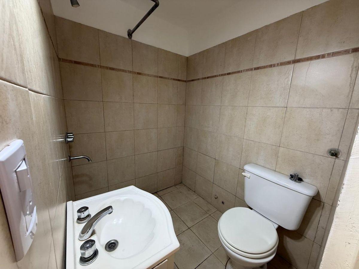 Foto de Departamento 2 ambientes con patio compartido - Alquiler Monte Grande, imagen 4