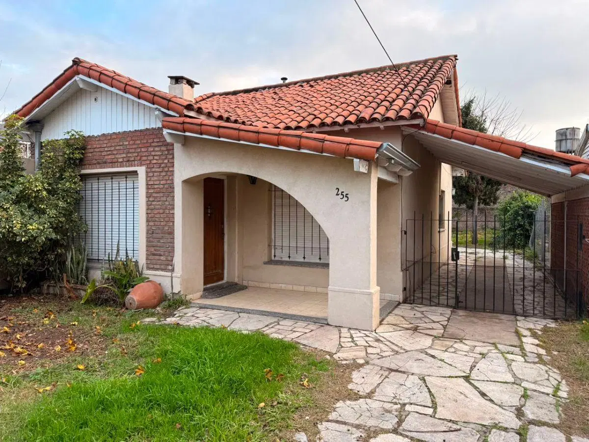 Casa en Venta de 2 Dormitorios en Zona de Monte Grande 1