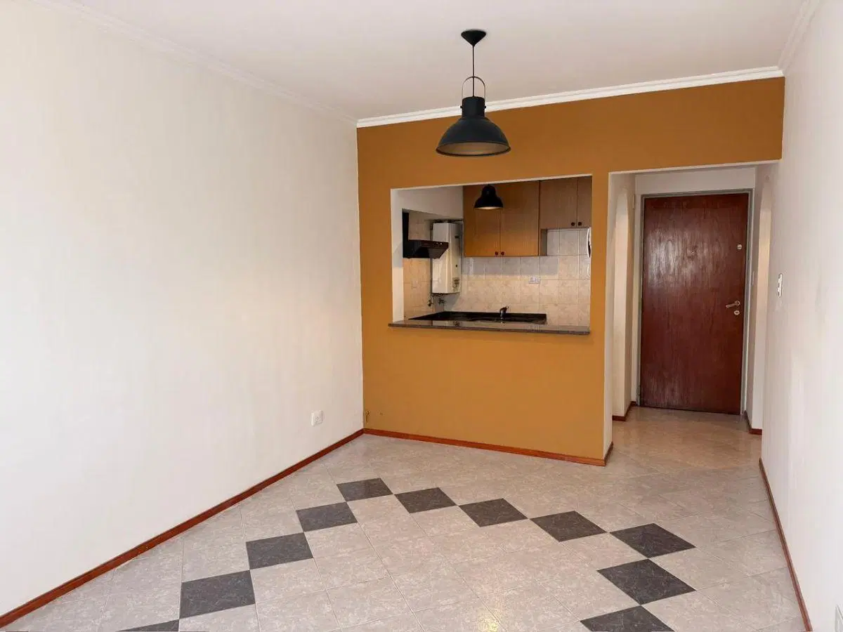 Departamento 2 ambientes con cochera en alquiler. Monte Grande 3
