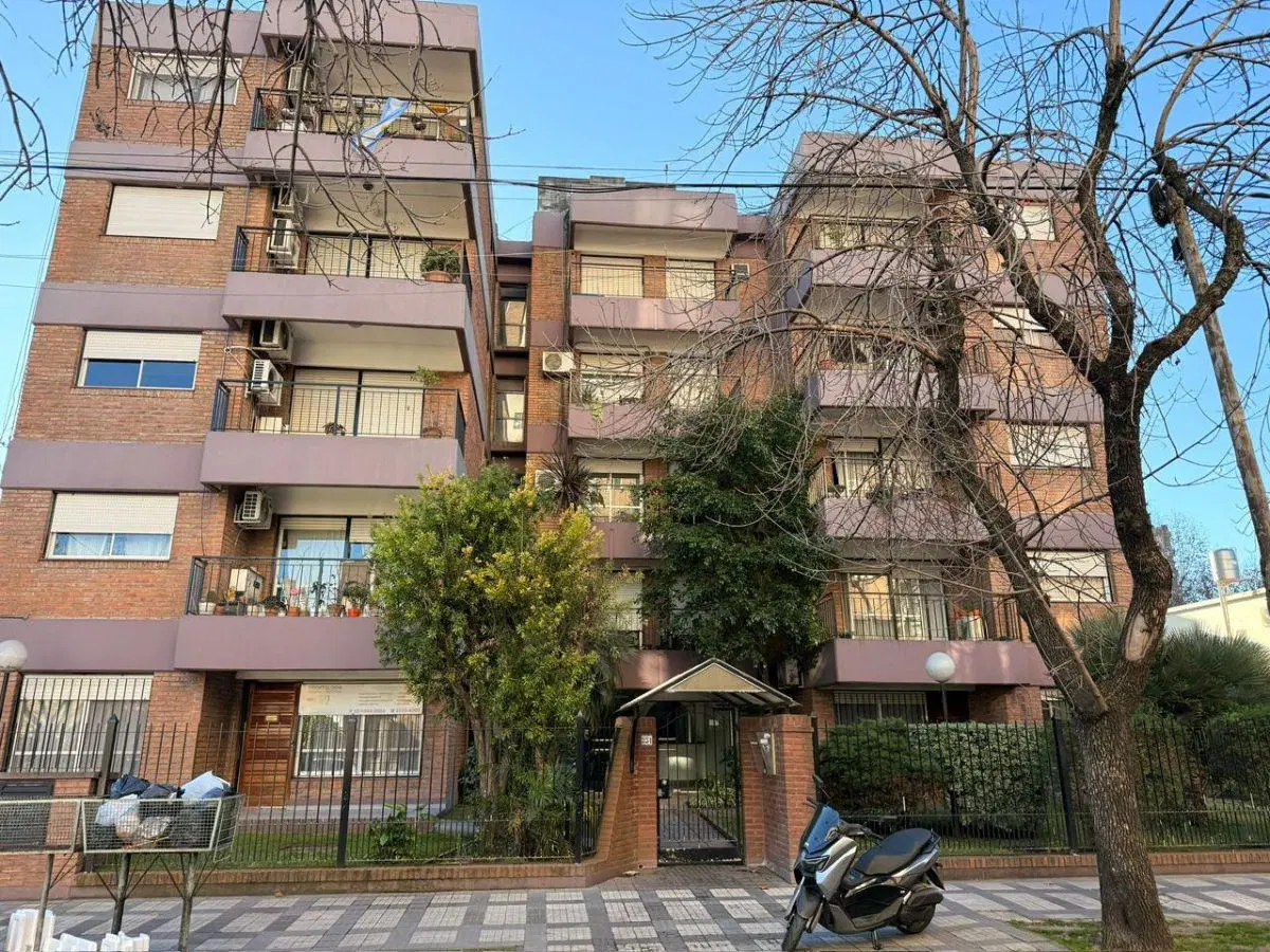Departamento 2 ambientes con cochera en alquiler. Monte Grande 5