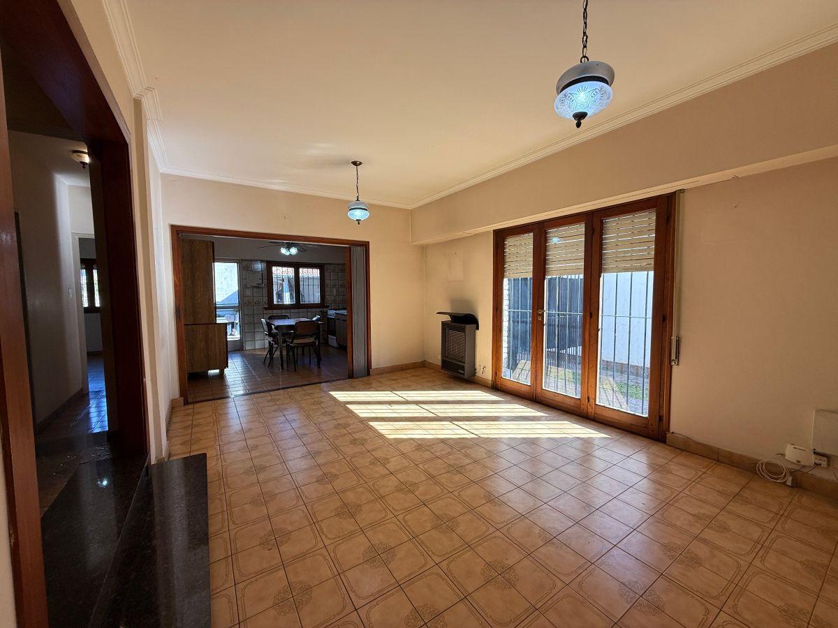 Foto de Casa 3 dormitorios en venta apto credito. Monte Grande, imagen 2
