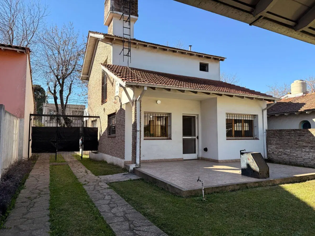 Casa 3 dormitorios en venta apto credito. Monte Grande 8