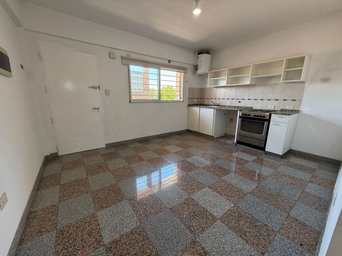 Foto de DEPARTAMENTO 2 AMBIENTES con COCHERA - ALQUILER MONTE GRANDE CENTRO, imagen 2