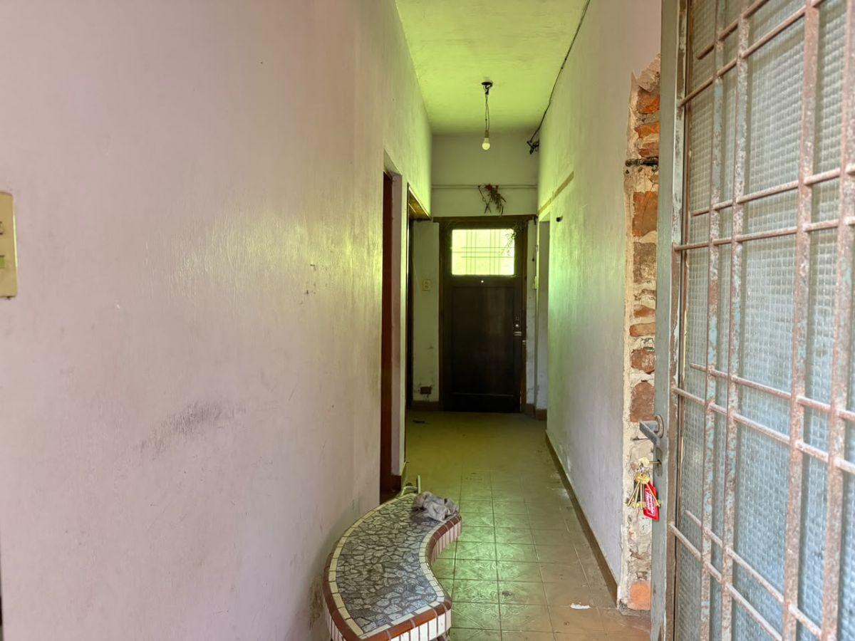 Foto de Casa a Reciclar Sobre Lote 13 x 17 en Venta. El Jaguel, imagen 2