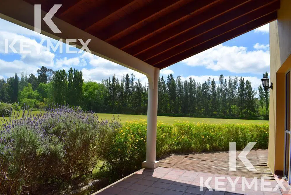 VENTA DE CASA DE 3 DORMITORIOS EN CAMPOS DE ROCA 2