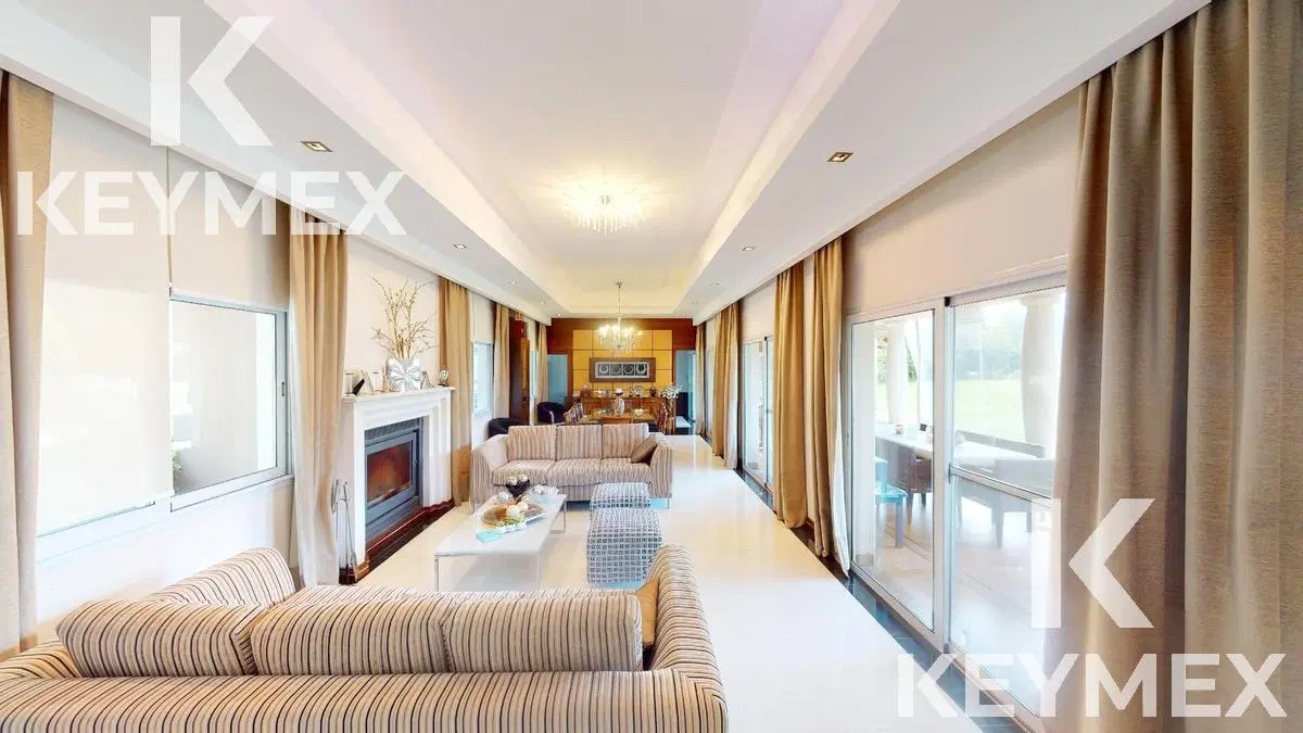 VENTA DE CASA DE 4 DORMITORIOS EN CAMPOS DE ROCA 5