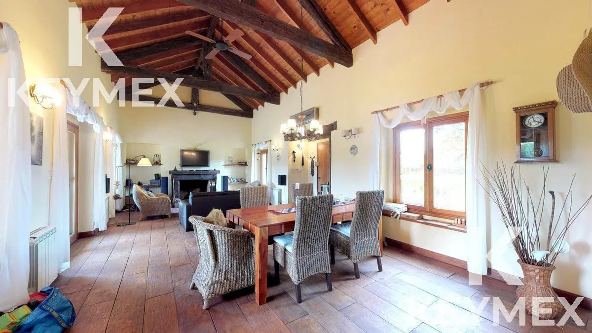 VENTA DE CASA DE 4 DORMITORIOS EN CAMPOS DE ROCA 5