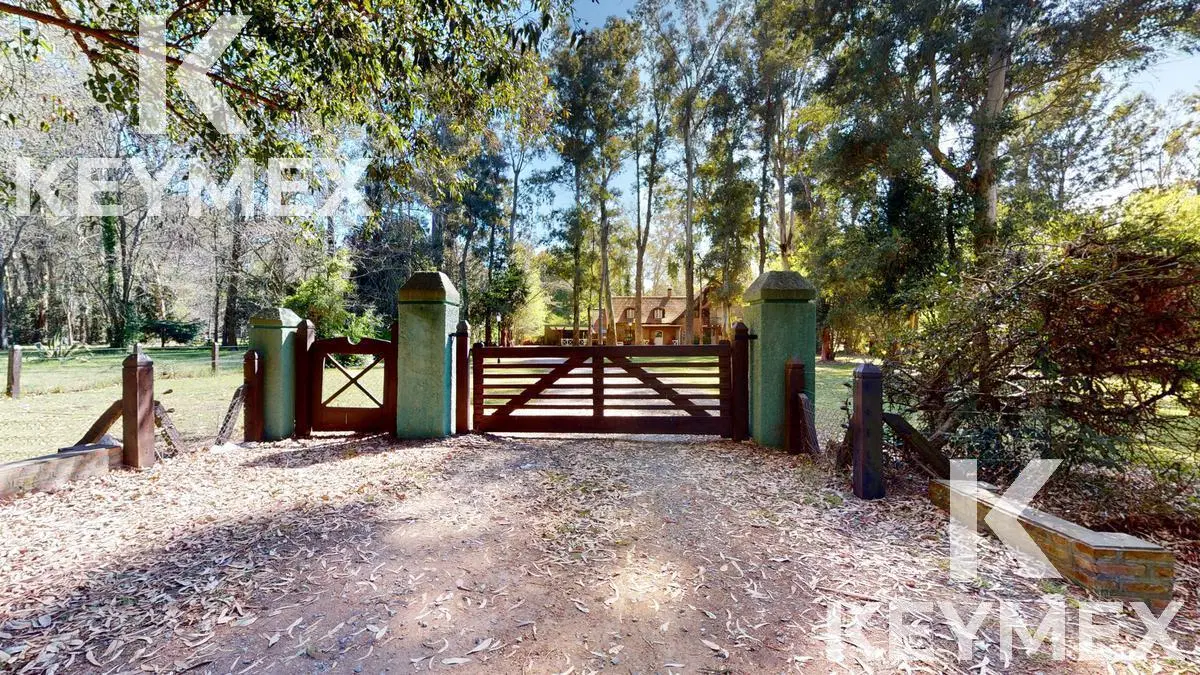 VENTA DE CASA DE 4 DORMITORIOS EN CAMPOS DE ROCA 5