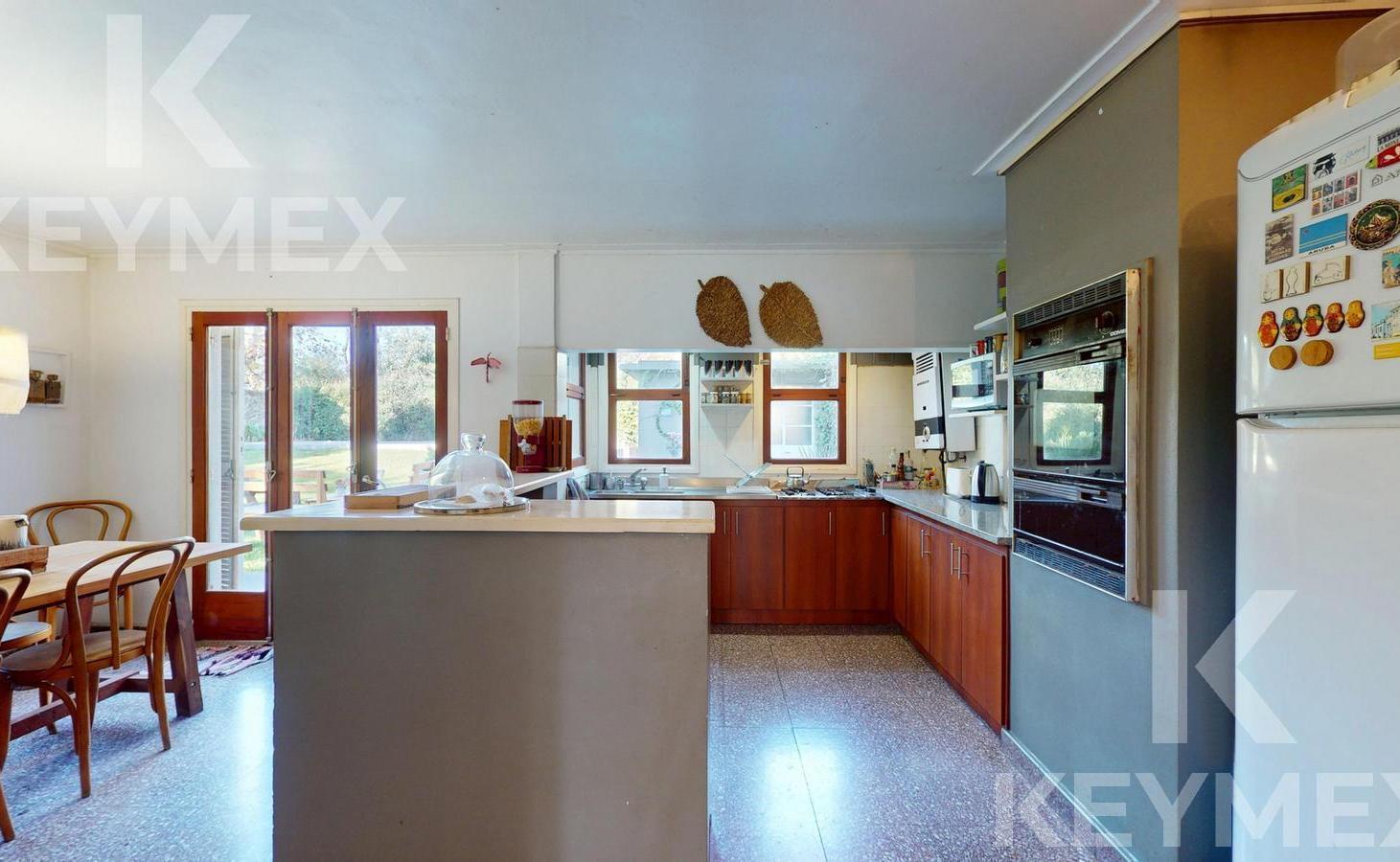 Foto de Casa de 4 dormitorios con pileta en venta en City Bell, imagen 4
